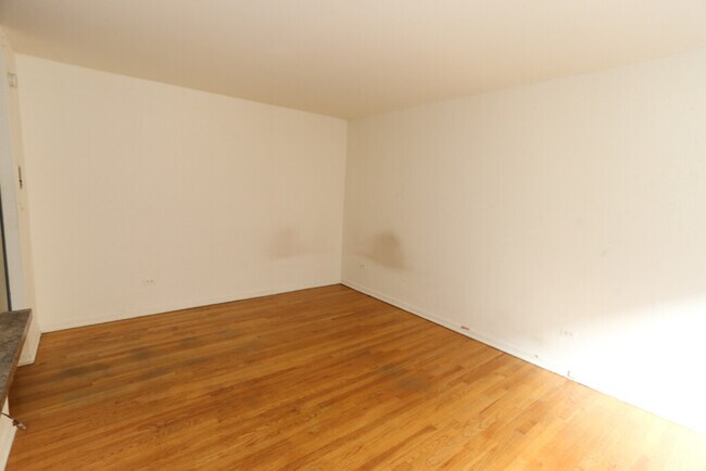 Building Photo - 3162 N Cambridge Ave