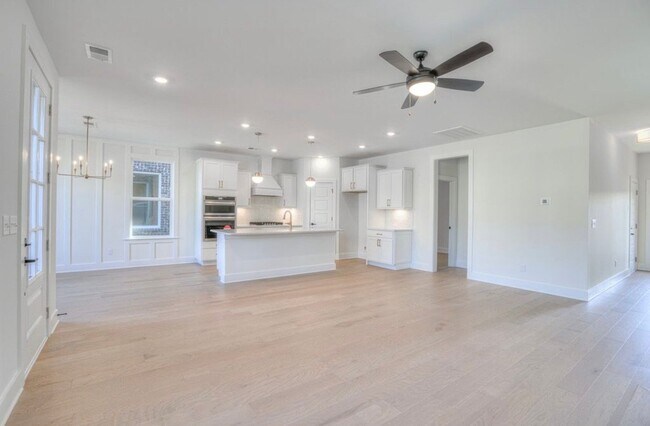 Building Photo - 9131 Headwaters Dr