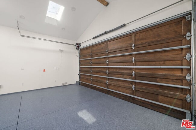 Building Photo - 841 Oxford Ave