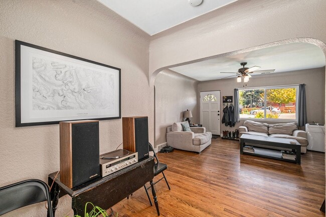 Building Photo - Beautiful Home Available in Berkeley Neighborhood!