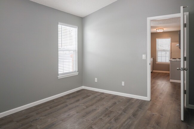 Building Photo - Beautiful Remodeled Condo near Palmer Park