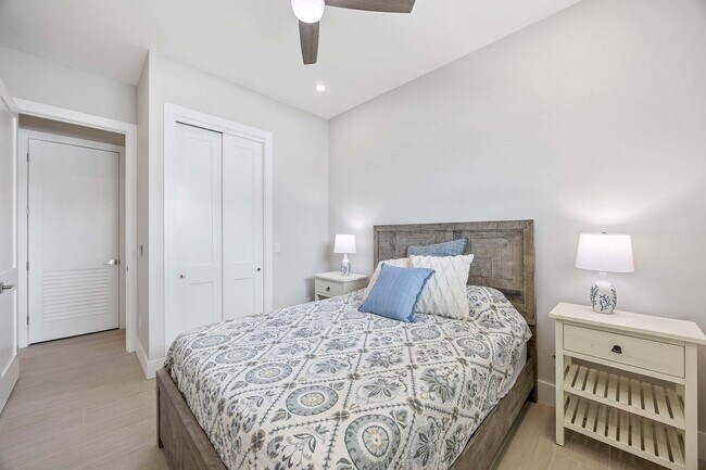 Building Photo - 1395 Curlew Ave