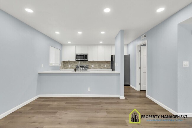 Building Photo - Inviting 3-Bedroom, 2-Bathroom Residence w...