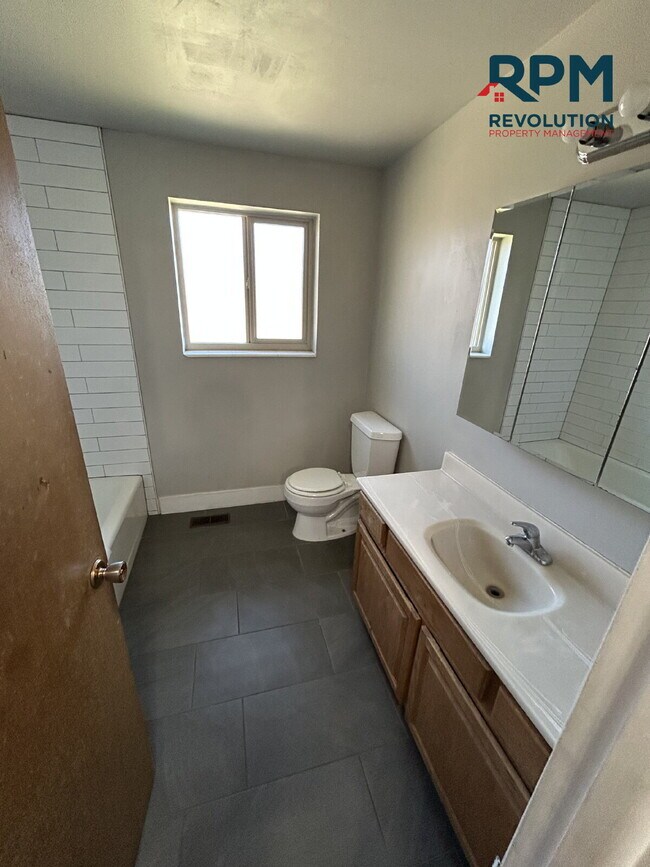 Building Photo - Charming 2-Bed in Washington Terrace