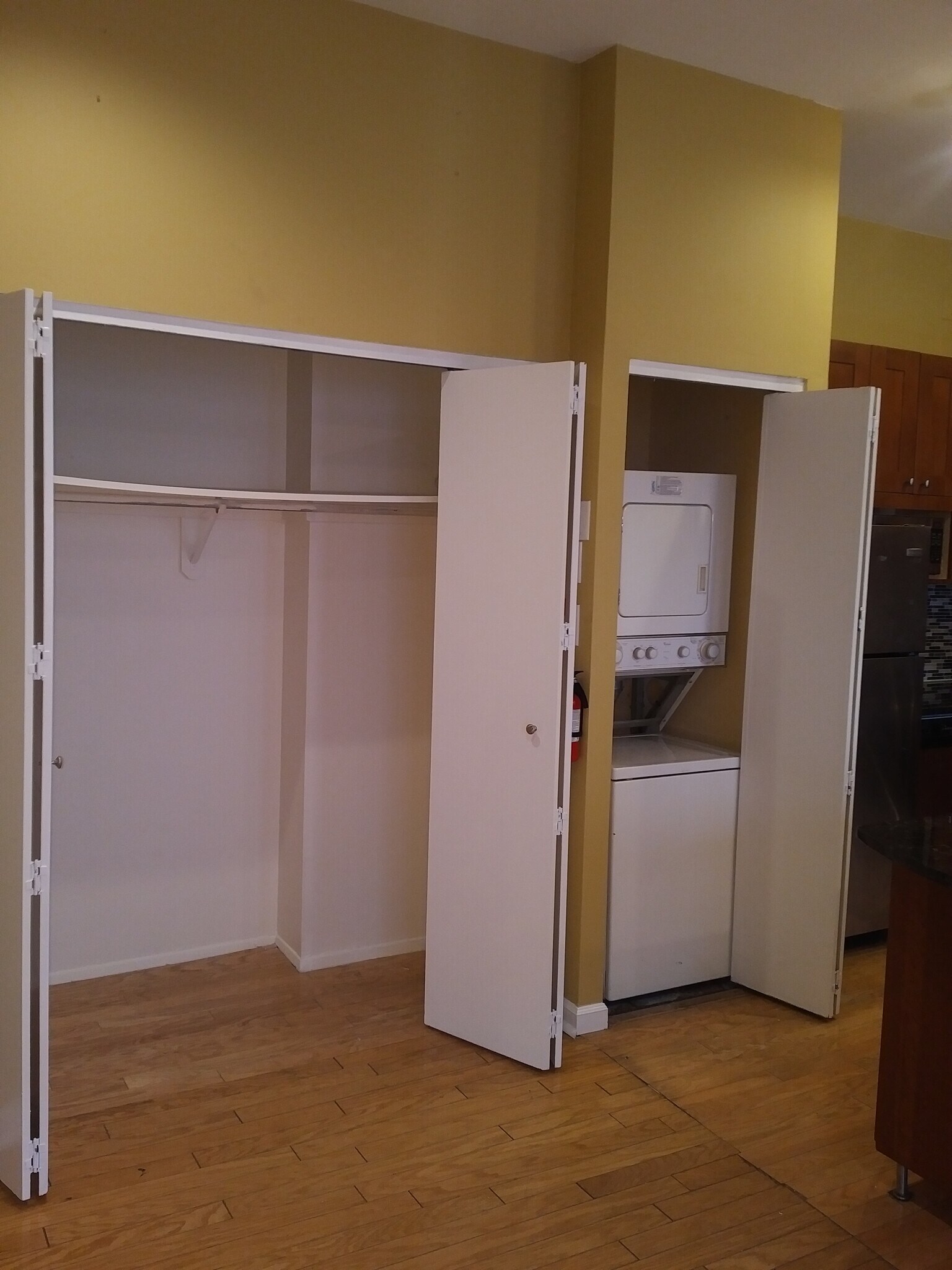 Large Storage/Coat Closet + Washer & Dryer - 111 Mulberry St