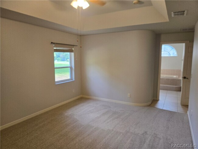Building Photo - 14 Hollyhock Ct