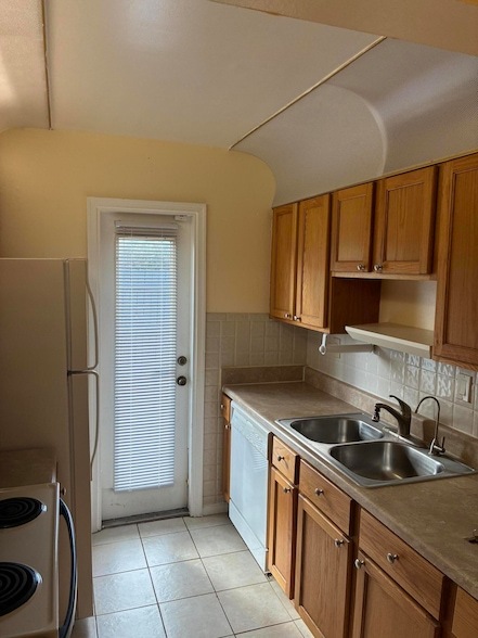 Building Photo - 233 Pine Terrace