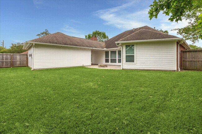Building Photo - 20334 Hampshire Rocks Dr