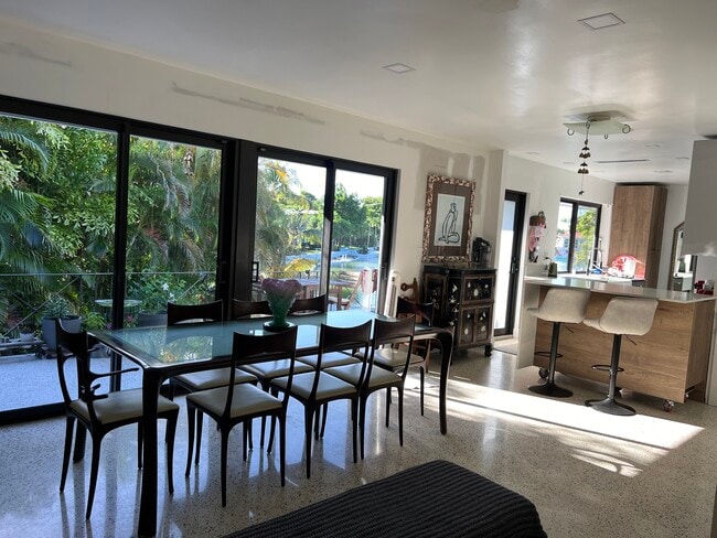 Building Photo - 425 NE 103rd St