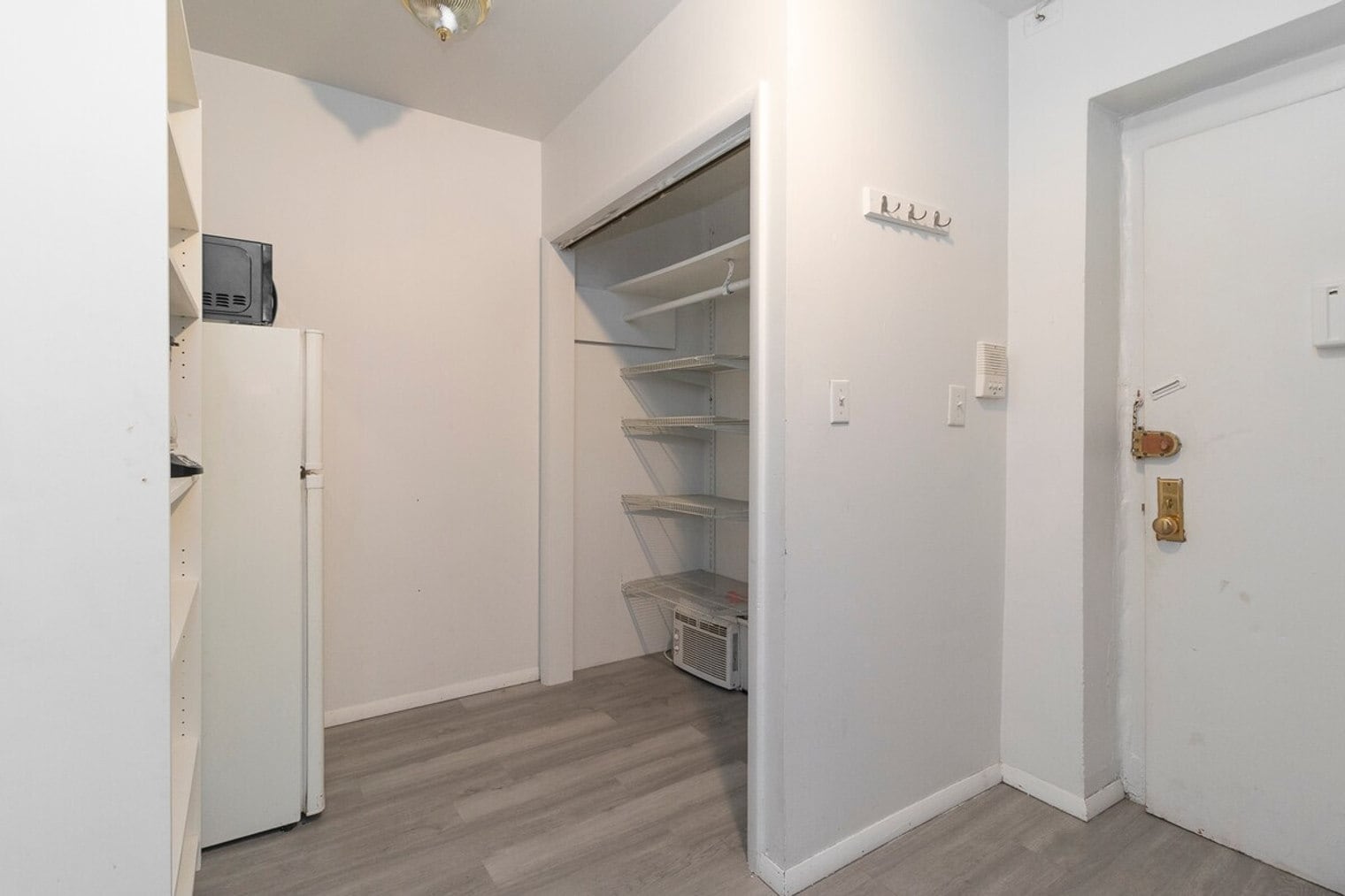 Building Photo - 131 E 94th St