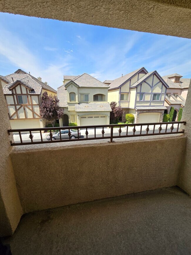 Building Photo - Summerlin Tudor Park