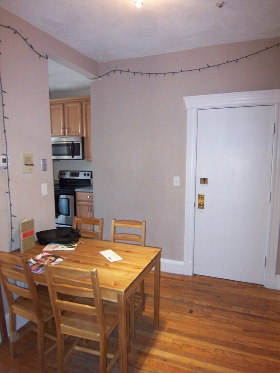 Building Photo - 61 Park Dr