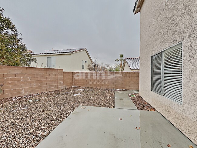 Building Photo - 9608 Kelly Creek Ave