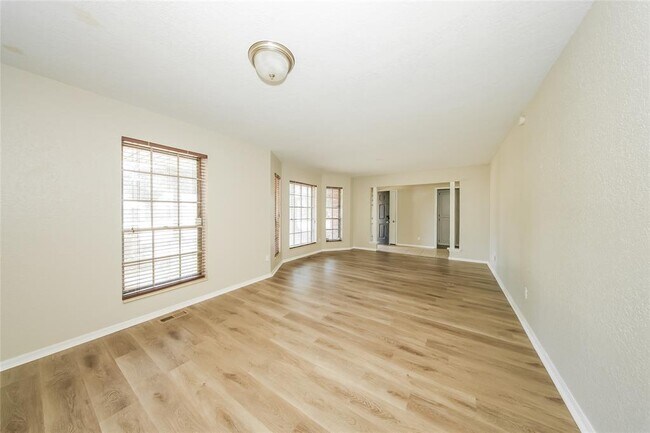 Building Photo - 9725 Pheasant Ln