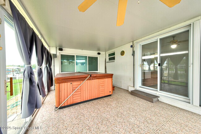 Building Photo - 1065 Molaki Dr