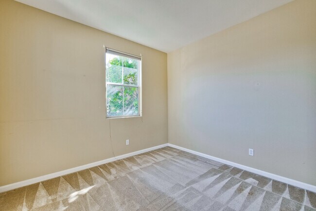 Building Photo - 443 Farrel Ct