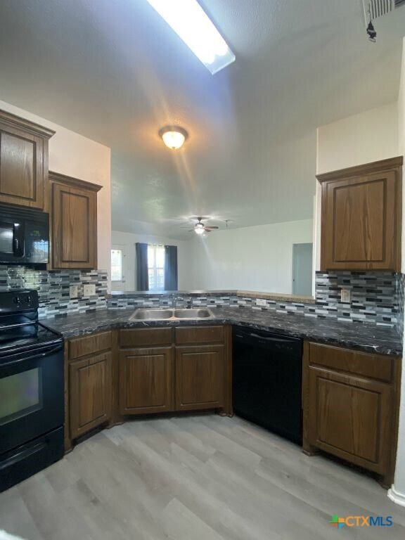 Building Photo - 2708 Hector Dr