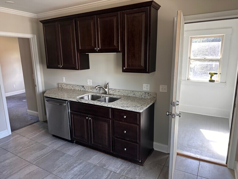 Building Photo - 19 Peacock St