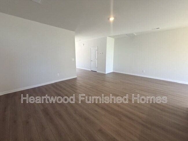 Building Photo - 121 Bartlett Dr