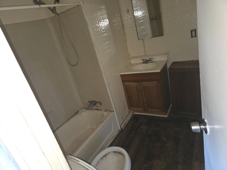 Building Photo - 2 B Harding St