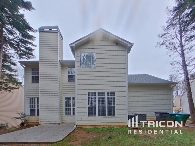 Building Photo - 1917 Oakwood Grove Dr