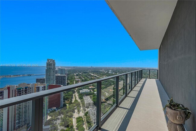 Building Photo - 1451 Brickell Ave