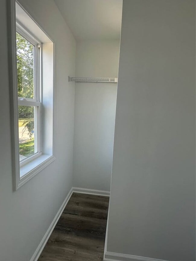 Building Photo - Twin Lakes Duplex