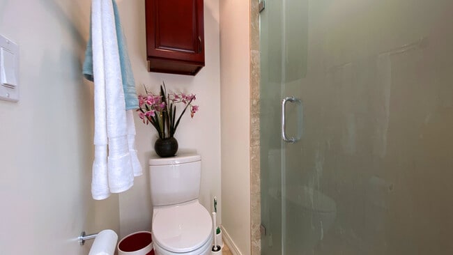 Building Photo - 1614 Pleasant Way