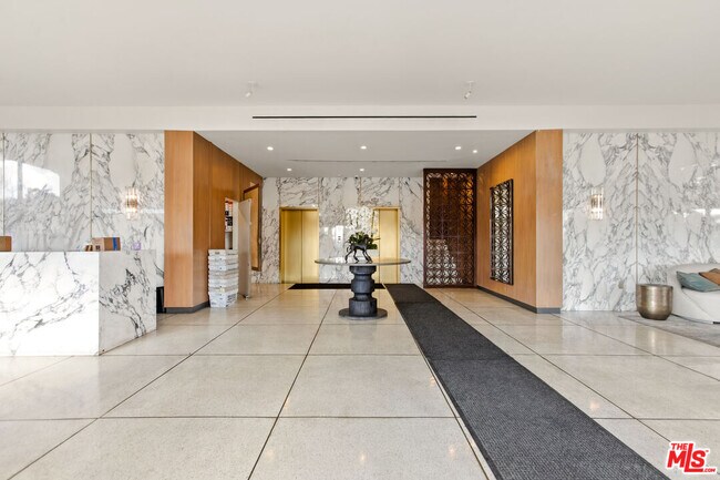 Building Photo - 8787 Shoreham Dr