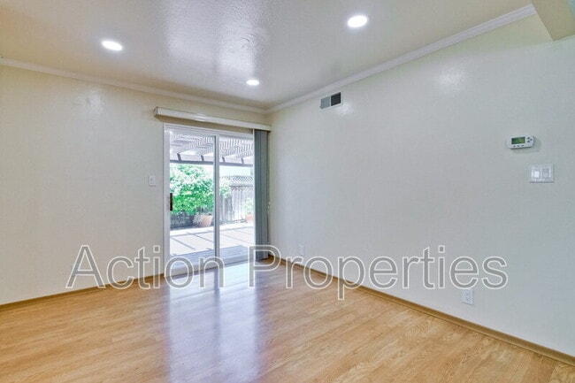 Building Photo - 1128 Kentwood Ave