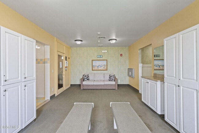 Building Photo - 5 Horizon Dr