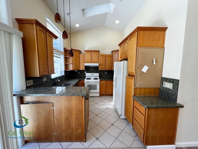 Building Photo - $5800 - Spacious 5 Beds 4 baths with large...