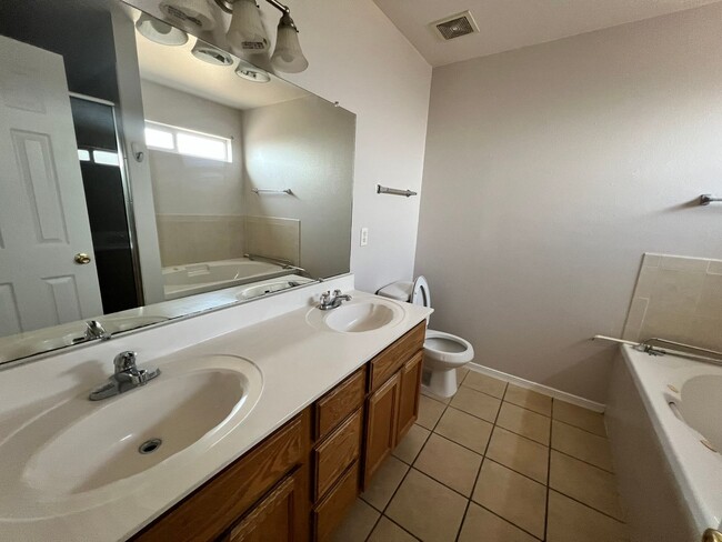 Building Photo - PRICED TO RENT QUICKLY !!