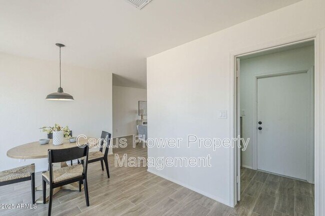 Building Photo - 1708 W Estrella Dr