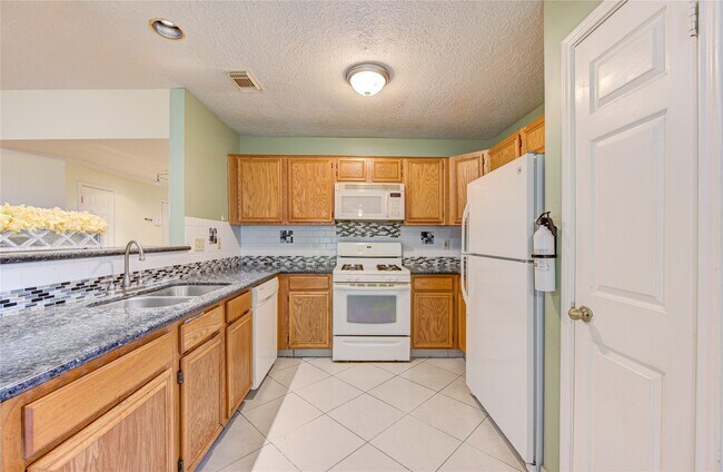 Building Photo - 2915 Blue Mist Dr