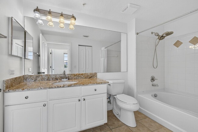 Building Photo - 5301 Myrtlewood Cir E