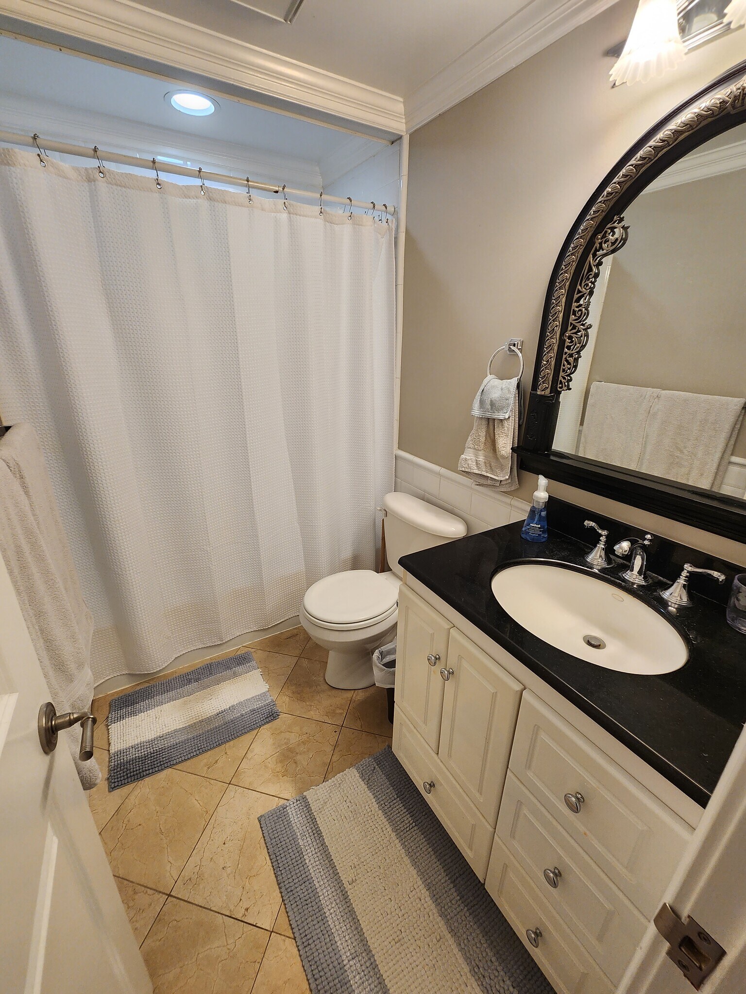 Building Photo - 8 Andrew Pl