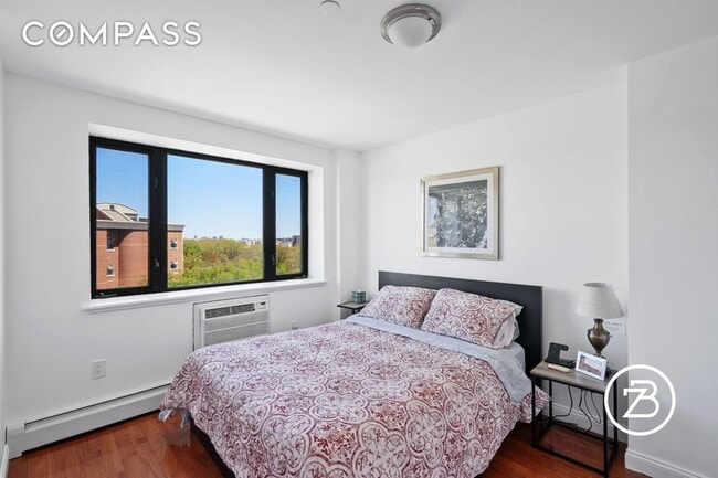 Building Photo - 456 W 167th St