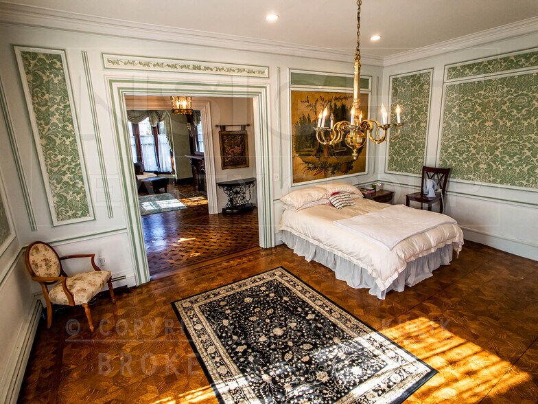 Building Photo - 61 Pond St