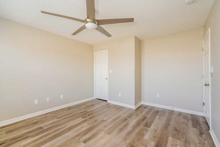 Building Photo - 1813 Maplewood Ct