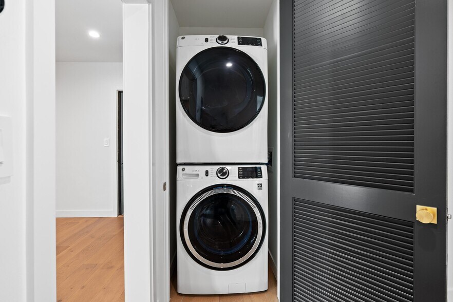 Building Photo - 1127 16th St