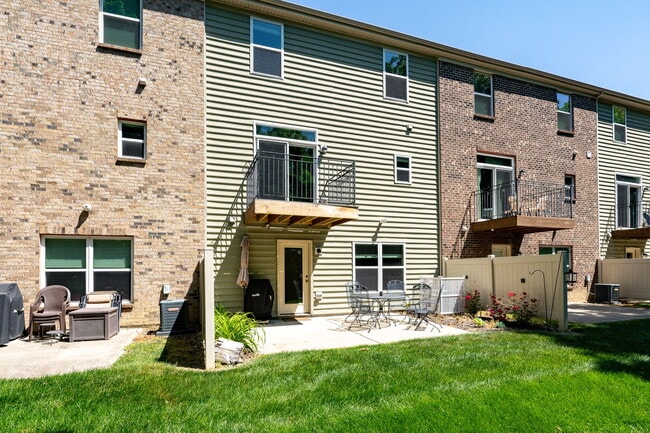 Building Photo - 9581 Tahoe Dr