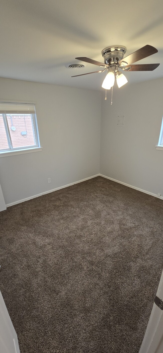 Building Photo - 909 Van Horn St