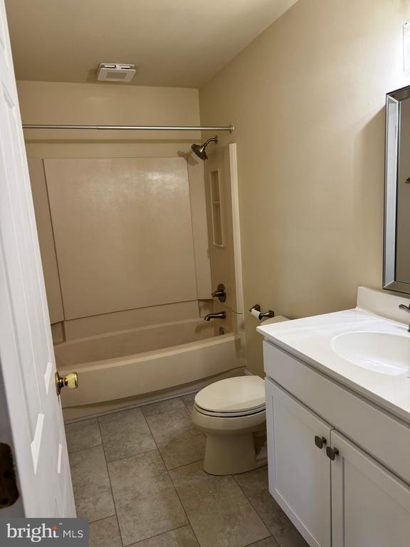 Building Photo - 168 VALLEY GREENE Cir