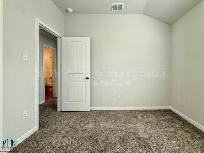 Building Photo - 11151 Hollinger Cir