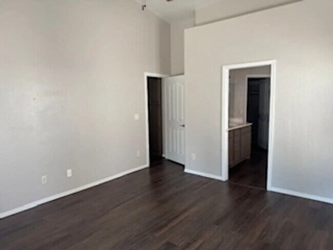 Building Photo - 5882 N Gallery Ln
