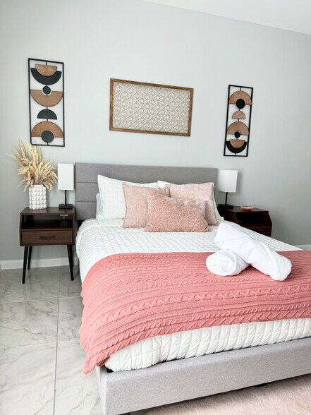 Building Photo - 2108 E Viviana St