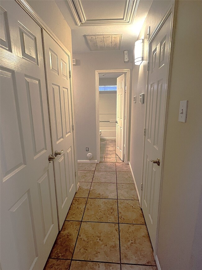 Building Photo - 4910 Linden Pl