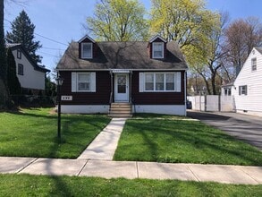 Building Photo - 709 Nathan Hale Ave