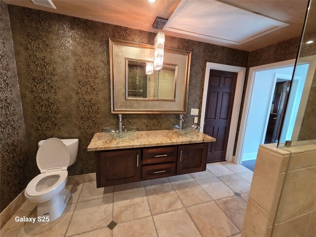 Building Photo - 102 E 5th St